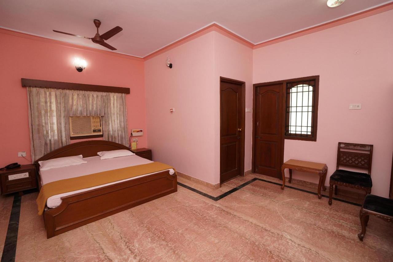 Lloyds Guest House, North Boag Road, T. Nagar Chennai Eksteriør bilde